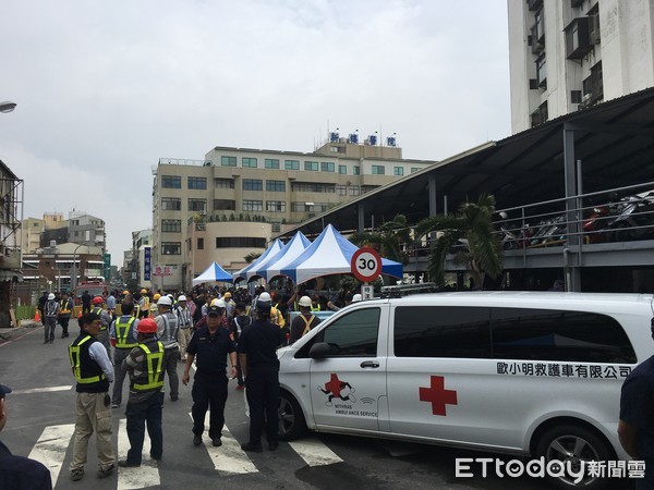 ▲台南鐵路地下化都市計畫變更核定案，部分受拆戶及其家屬向高雄高等行政法院提出行政訴訟，高雄高等行政法院判決原告之訴駁回。（圖／記者林悅攝）