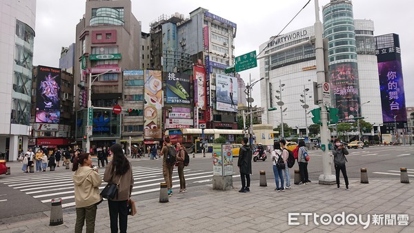 ▲▼新冠肺炎 經濟蕭條 西門町假日仍然冷清。（圖／記者屠惠剛攝）