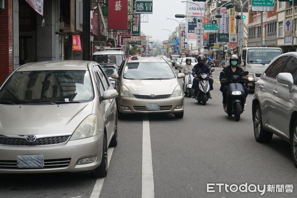 ▲台南市警局為整頓違停亂象，確保用路人安全與車流順暢，強力推動「違停零容忍2.0版」。（圖／記者林悅翻攝，下同）