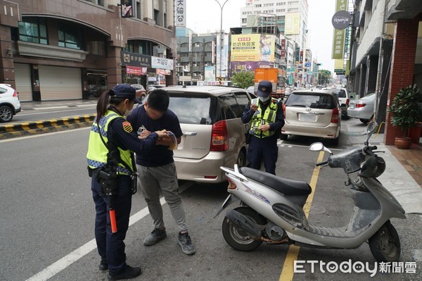 ▲台南市警局為整頓違停亂象，確保用路人安全與車流順暢，強力推動「違停零容忍2.0版」。（圖／記者林悅翻攝，下同）