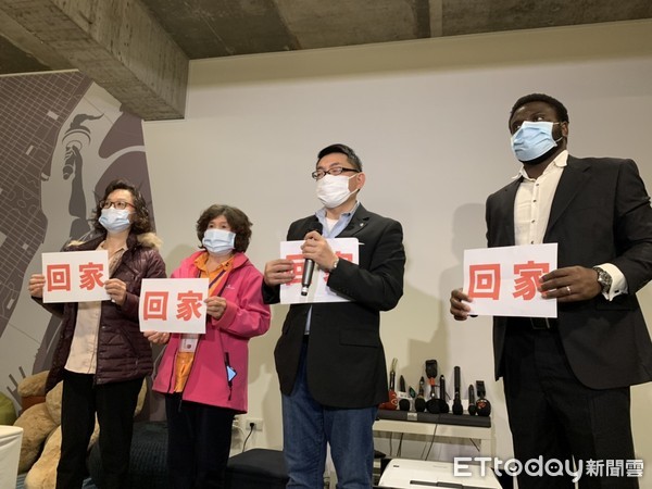 ▲▼300多滯留台人求第4次包機　徐正文：孕婦、心臟病童「沒綠碼寸步難行」。（圖／記者蔡紹堅攝）