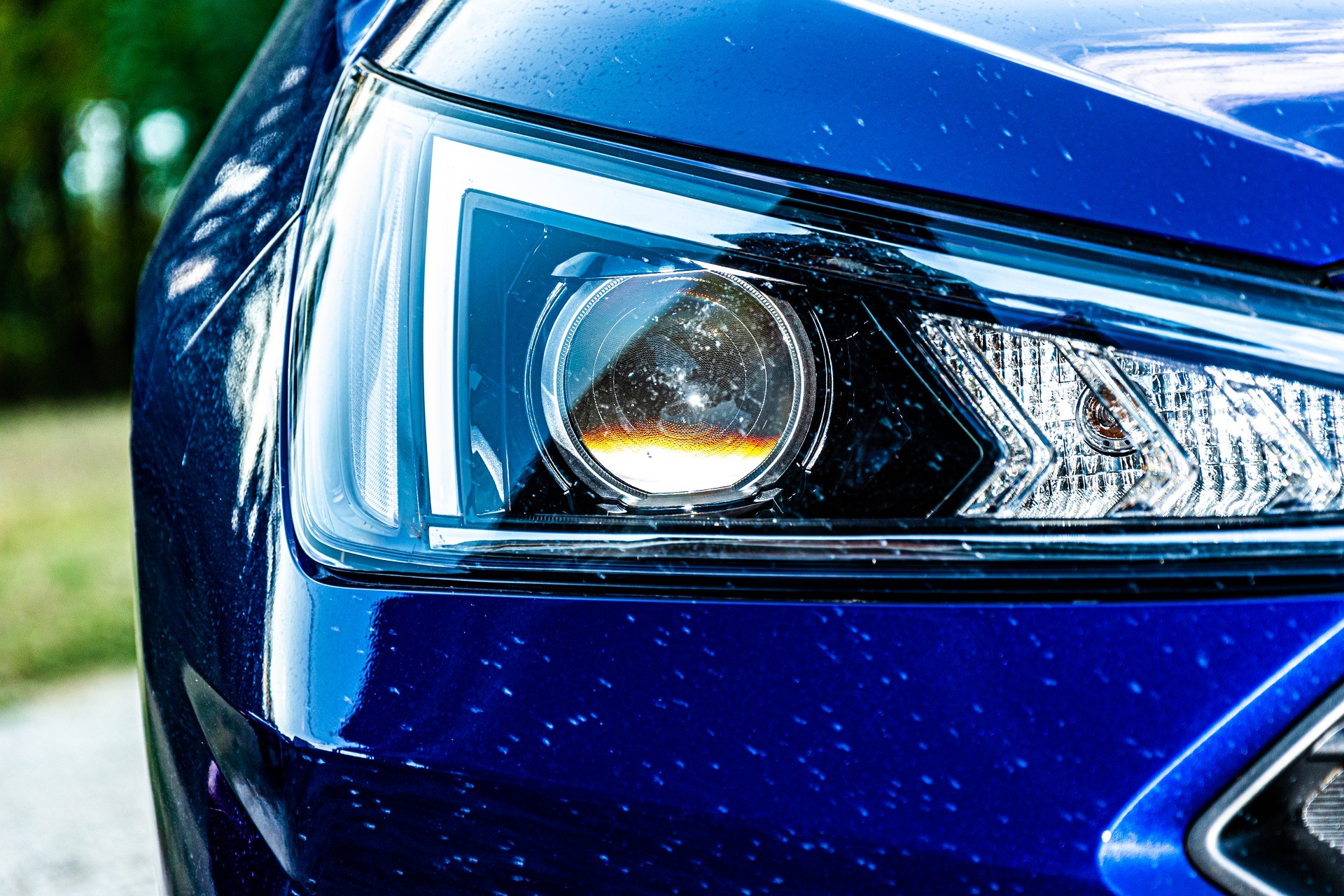 ▲汽車，車燈，汽車零組件，名車，開車。（圖／pixabay）