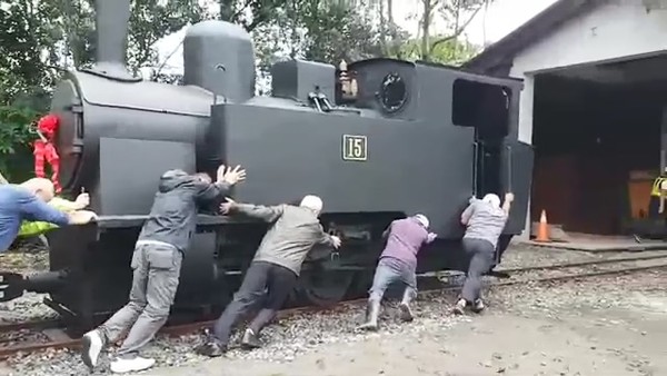 ▲▼睡40年動了！羅東森鐵最後一輛TANK型12噸蒸汽車火車頭，經修護可動了。（圖／羅東林管處提供，下同）