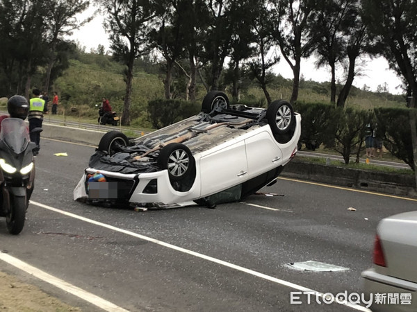 ▲屏東縣車城鄉尖山路段11日下午發生一起8人受傷交通事故，警方調查案發原因             。（圖／記者陳崑福翻攝）