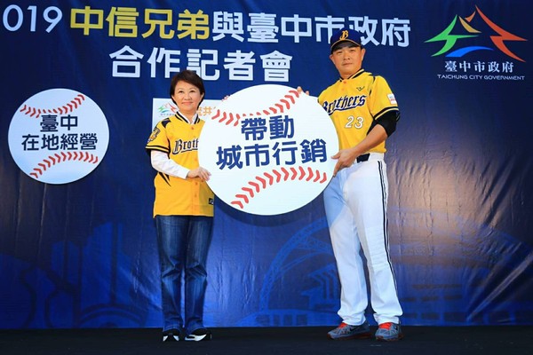 ▲台中市長盧秀燕積極推廣棒球運動。（圖／台中市政府提供）