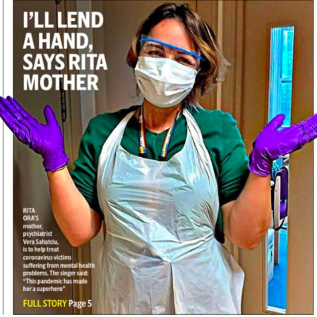 ▲▼芮塔歐拉（Rita Ora）的媽媽是一名退休醫生，為了支援防疫重回第一線支援。（圖／翻攝自IG／ritaora）