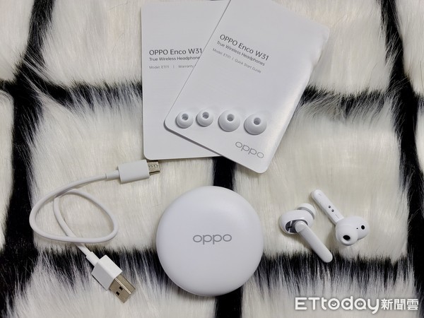 ▲▼OPPO Enco W31。（圖／記者邱倢芯攝）