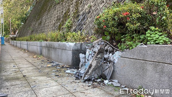 ▲▼劍潭超跑麥拉倫自撞山壁。（圖／記者游宗樺攝）