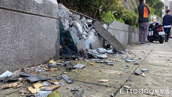 ▲▼劍潭超跑麥拉倫自撞山壁。（圖／記者游宗樺攝）