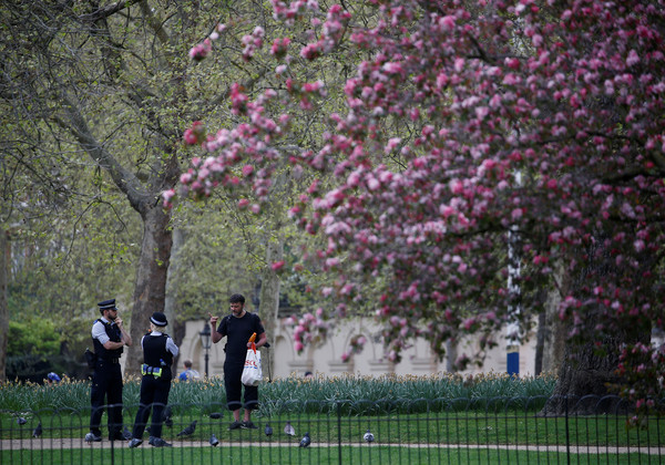 ▲▼新冠肺炎,英國,倫敦,社交距離。（圖／路透）