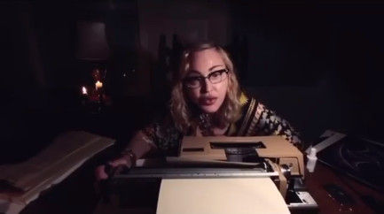 瑪丹娜上傳影片與粉絲談心，稱自己接連有3位認識的人死於新冠肺炎，令她的心情相當惡劣。（翻攝瑪丹娜IG）