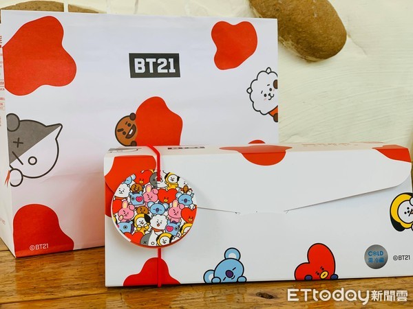 ▲▼「亞尼克 X BT21」聯名款草莓多多生乳捲。（圖／記者蕭筠攝）