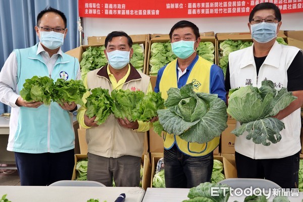 ▲農委會紓困暖心贈500公斤蔬菜社區照顧關懷據點及花甲食堂皆受惠         。（圖／記者翁伊森翻攝）