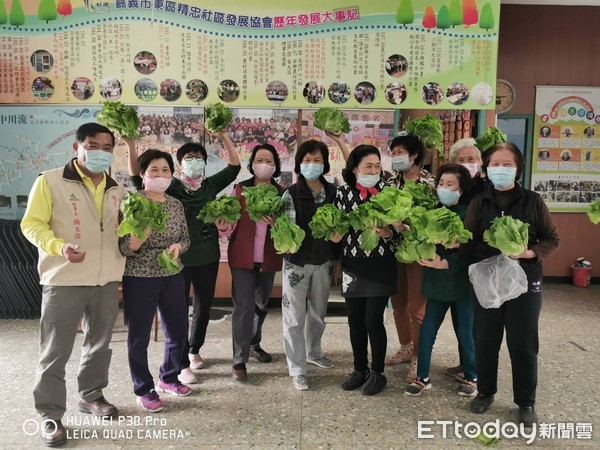 ▲農委會紓困暖心贈500公斤蔬菜社區照顧關懷據點及花甲食堂皆受惠         。（圖／記者翁伊森翻攝）