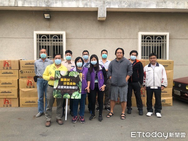 ▲農委會紓困暖心贈500公斤蔬菜社區照顧關懷據點及花甲食堂皆受惠         。（圖／記者翁伊森翻攝）