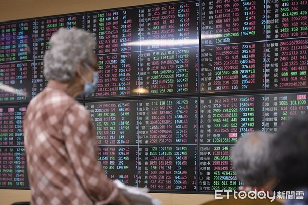 ▲受到美股持續上攻激勵，台北股市今（28）日開盤漲12.98點。（圖／記者湯興漢攝）