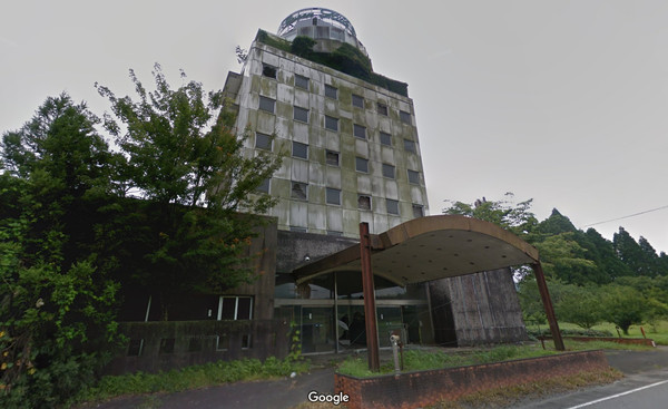 ▲▼日本宮崎縣知名廢棄飯店內發現腐爛遺體。（圖／翻攝自Google Maps）
