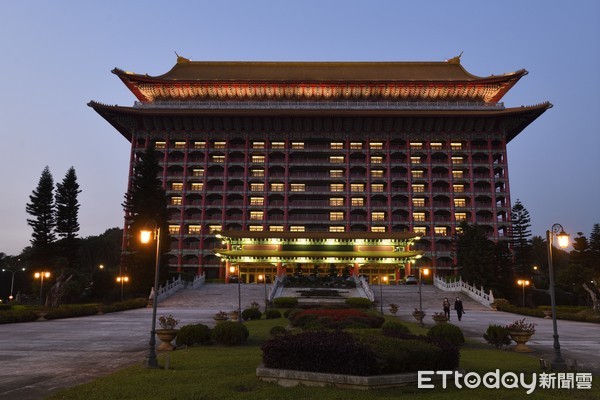 ▲圓山飯店外牆亮起ZERO燈號慶祝台灣零確診。（資料照／記者湯興漢攝）