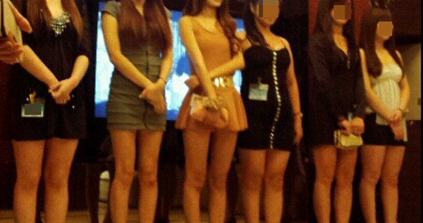 酒店女公關密切接觸者檢測結果全為陰性，讓網友戲稱：「原來肉搏戰比喝咖啡安全！」（圖／報系資料照）