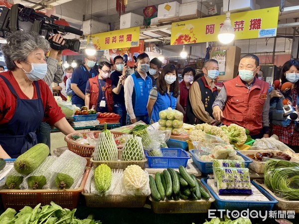 ▲侯友宜視察黃石市場防疫措施與中繼市場改建工程。（圖／記者羅婉庭攝）