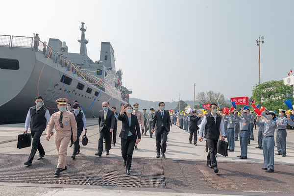 總統蔡英文主持「海軍敦睦遠航訓練支隊返國歡迎儀式」。（圖／總統府）