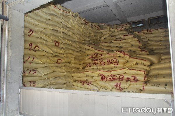 ▲蔡英文視察新港公糧倉：糧食存量無虞請國人不用擔心        。（圖／記者翁伊森翻攝）