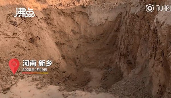 ▲▼河南一社區土堆中發現4具兒童屍體。（圖／翻攝自沸點視頻）