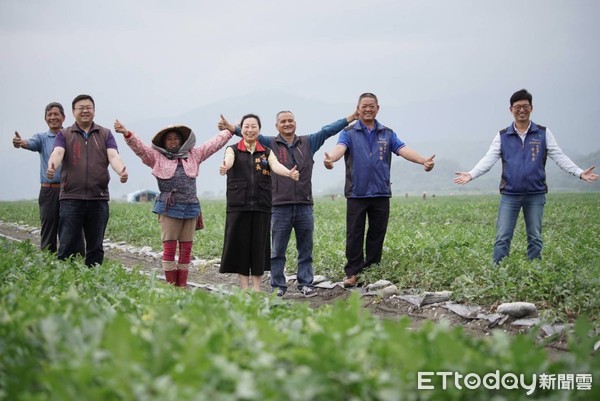 ▲▼花蓮縣長徐榛蔚憂心疫情衝擊花蓮大西瓜的買氣，主動為瓜農行銷代言。（圖／花蓮縣政府提供，下同）