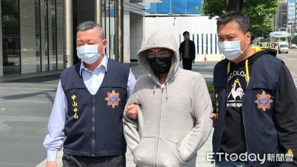 ▲▼ 警方逮捕涉嫌潑漆的第3名嫌犯到案。（圖／記者邱中岳攝）