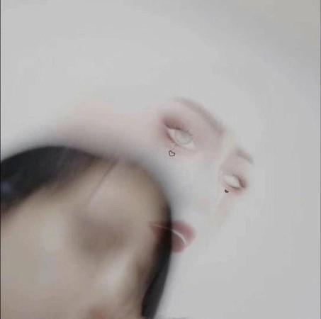 ▲美顏相機拍照，不小心出現悲劇。（圖／翻攝自微博，下同）