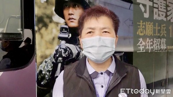 ▲ 與確診士兵鄰座「花襯衫男找到了」 國光客運：司機暫休息...全車輛加強消毒。（圖／記者郭世賢翻攝）