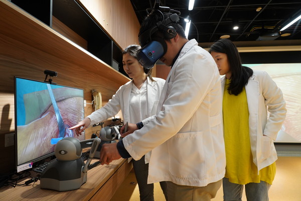▲台中榮總攜手HTC DeepQ成立VR醫學臨床技術模擬中心。（圖／HTC DeepQ提供）