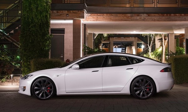 特斯拉Model S越改越快　原廠軟體更新後0至96km/h只要2.3秒（圖／翻攝自特斯拉）