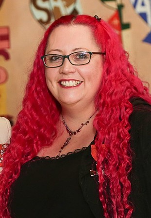 ▲自新冠肺炎全球大流行以來，威爾斯頂著鮮豔的粉紅色頭髮，幾乎每天在媒體上露面，已經成為當地舉世聞名的人物。（圖／取自免費圖庫Wikimedia Commons）