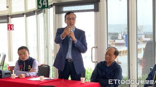 ▲朱立倫日前走訪新北市石門區富基漁港，舉行農漁民座談會。（圖／朱立倫辦公室提供）