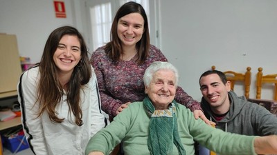 兩次世紀瘟疫都中標　西班牙107歲「神嬤」抗疫成功　卻遭民眾丟石頭