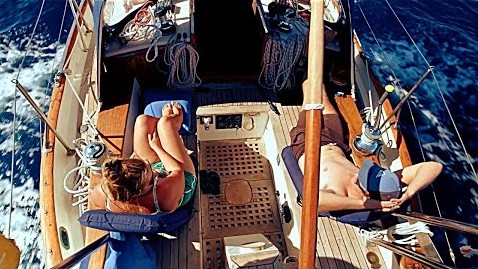 ▲▼ 一對情侶海上航行，自主隔離25天。（圖／翻攝自Facebook／Sailing Kittiwake）