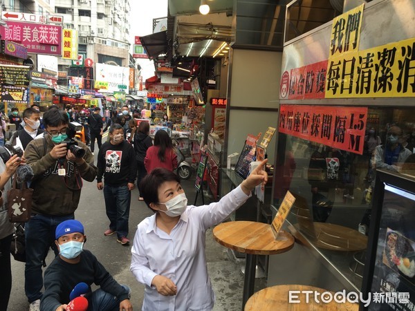 ▲盧秀燕到一中商圈宣傳消費券。（圖／記者鄧木卿攝）