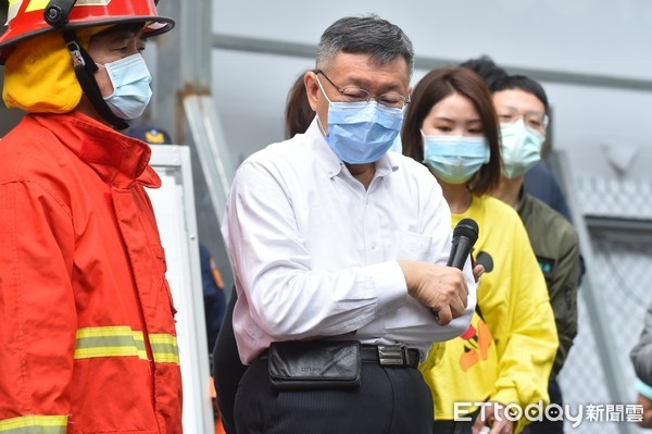 ▲▼台北市林森錢櫃ktv大火,台北市長柯文哲抵達現場。（圖／記者李毓康攝）