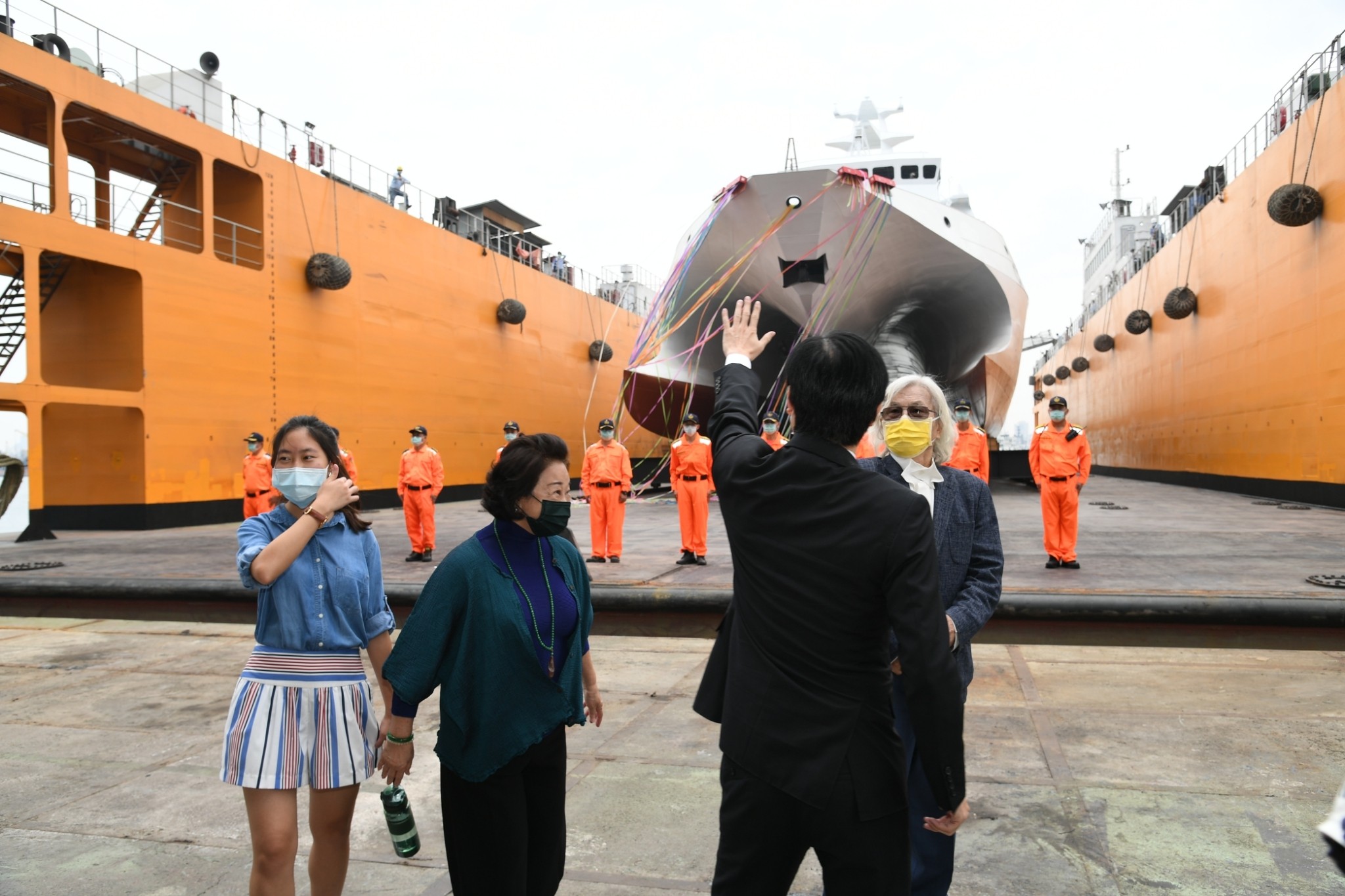 ▲海巡署第一艘600噸級巡防艦亮相，行政院副院長陳其邁出席交船典禮。（圖／行政院提供）