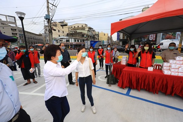 ▲盧秀燕出席大甲火車站旁機車停車場啟用典禮。（圖／記者鄧木卿翻攝）