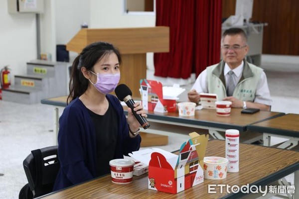 ▲台南市長黃偉哲27日特別準備了台南小吃，與防疫安心上工計畫的人員共進午餐，黃偉哲歡迎防疫生力軍的加入。（圖／記者林悅翻攝，下同）