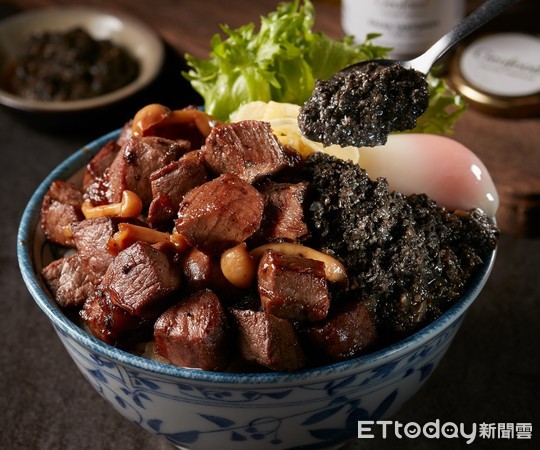 ▲開丼松露角切牛排丼。（圖／開丼提供）