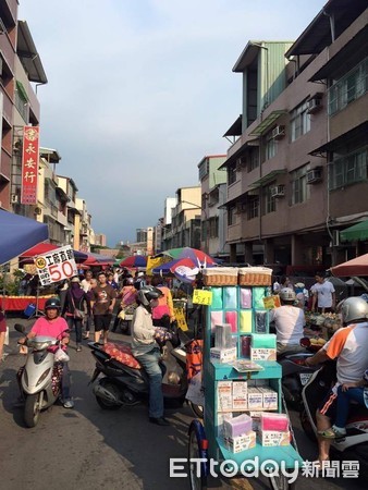 ▲淨新口罩一開始是從小三輪車開始起家，到夜市、菜市場販售            。（圖／淨新口罩提供）