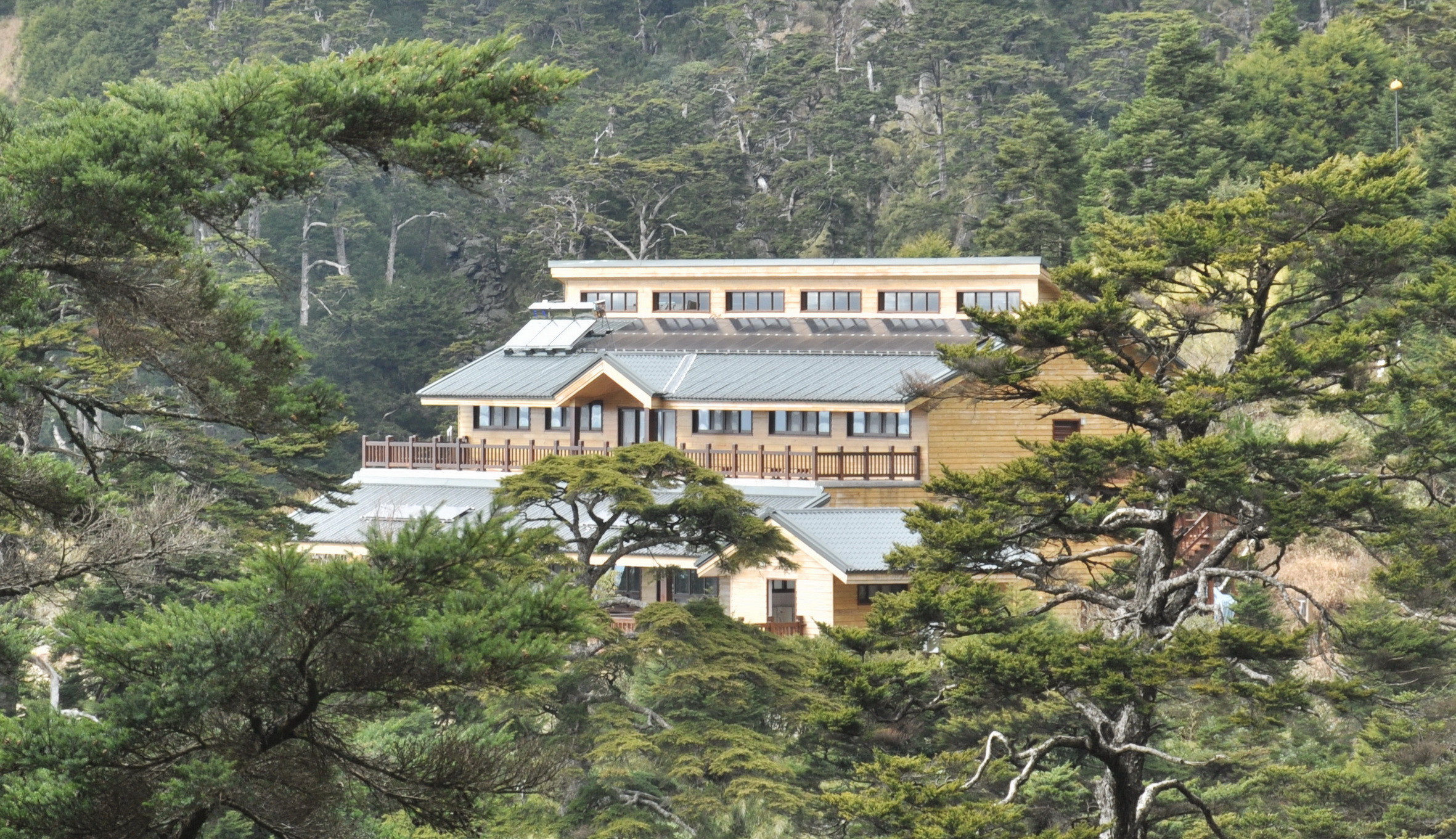 ▲▼改建後的天池山莊。(圖／南投林管處提供)