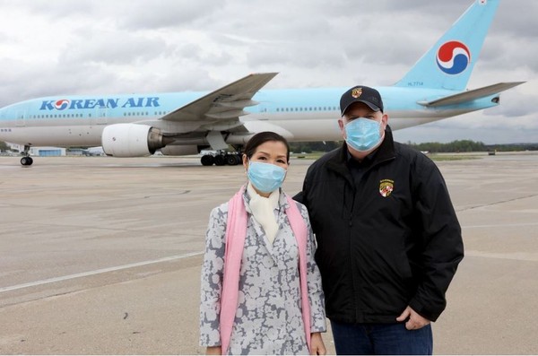 ▲美國馬里蘭州州長霍根和他的韓裔妻子柳美的合影。(圖／翻攝自推特)
