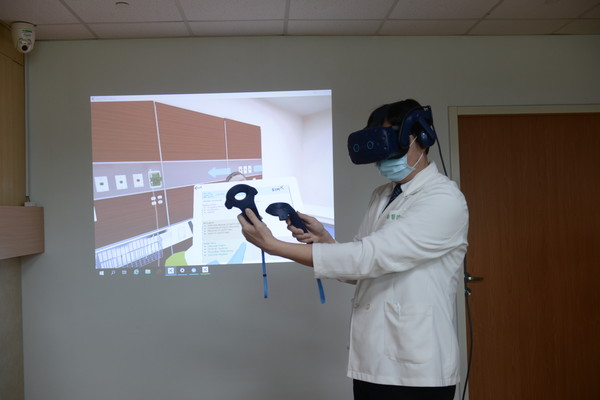 ▲運用VR訓練新冠肺炎照護　HTC DeepQ攜手台北慈濟醫院合作。（圖／HTC提供）