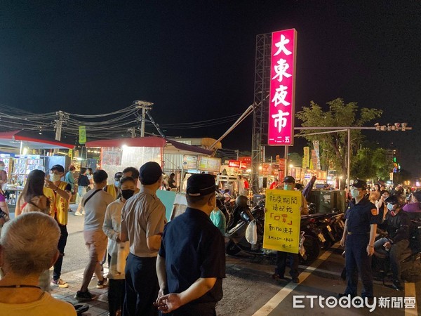 ▲51連假一連三天，台南市警局所屬各分局，在轄區內觀光景點全力疏導交通及結合民眾宣導防疫措施。（圖／記者林悅翻攝，下同）