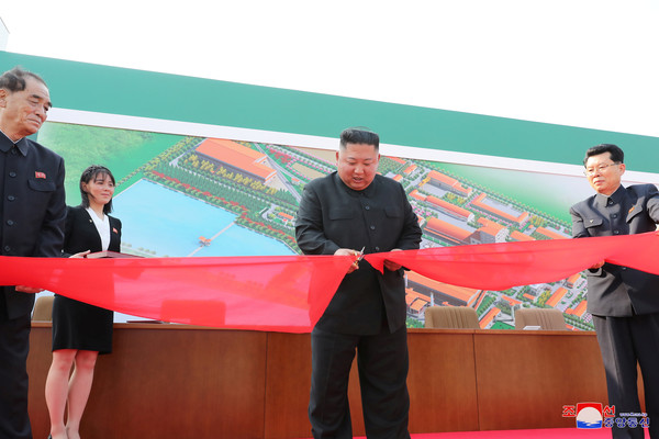 ▲▼北韓領導人金正恩5月1日出席順天磷肥工廠竣工儀式，打破「病危說」。（圖／路透）