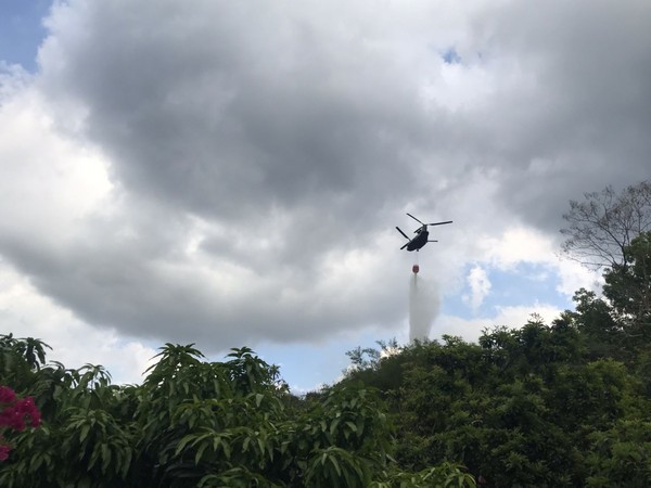 ▲▼高雄美濃森林大火，陸軍直升機空中滅火25趟。（圖／陸軍航特部提供）